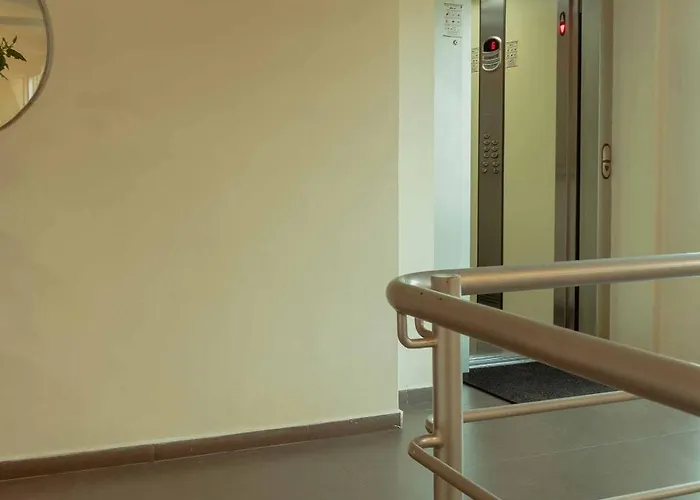 Group House Aparthotel 4*