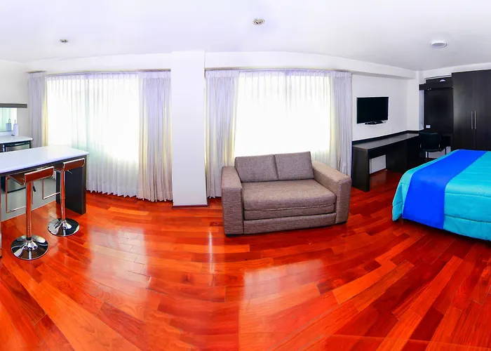 Group House Aparthotel 4*