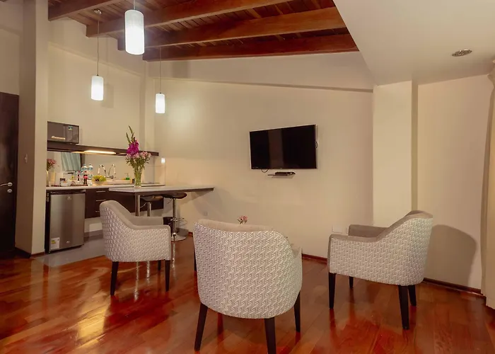Group House Aparthotel 4*
